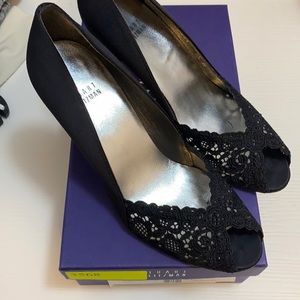 Stuart Weizmann black Chantelle lace heels 7.5